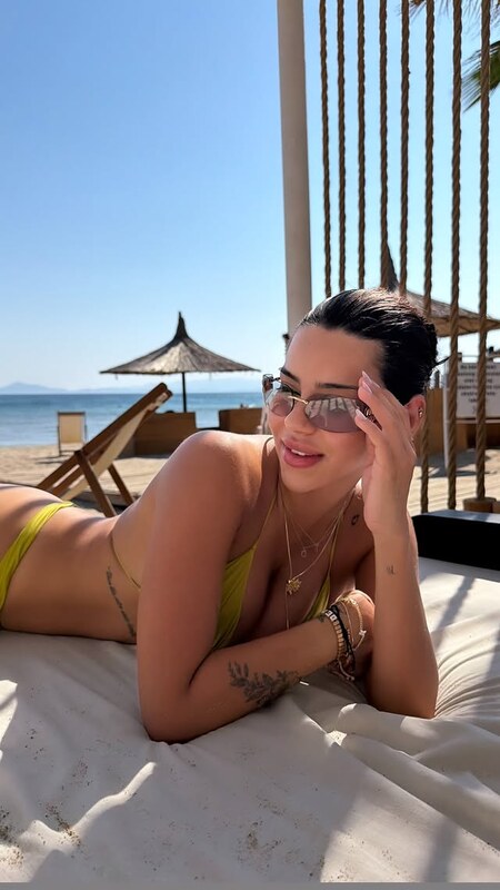 Demet Ozturk nude photo 7
