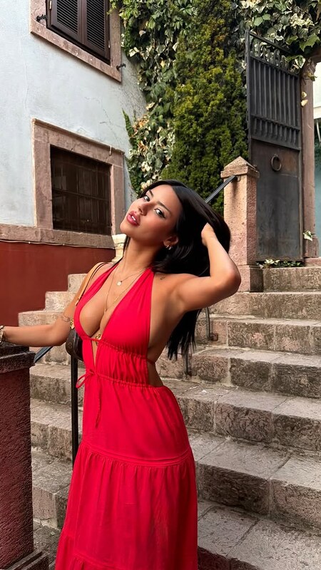 Demet Ozturk nude photo 12