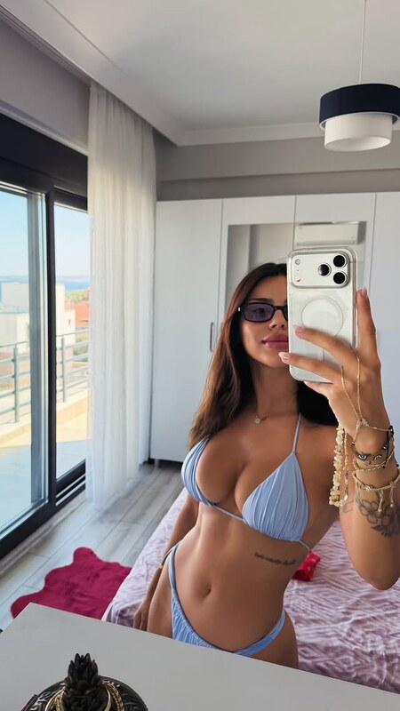 Demet Ozturk nude photo 20