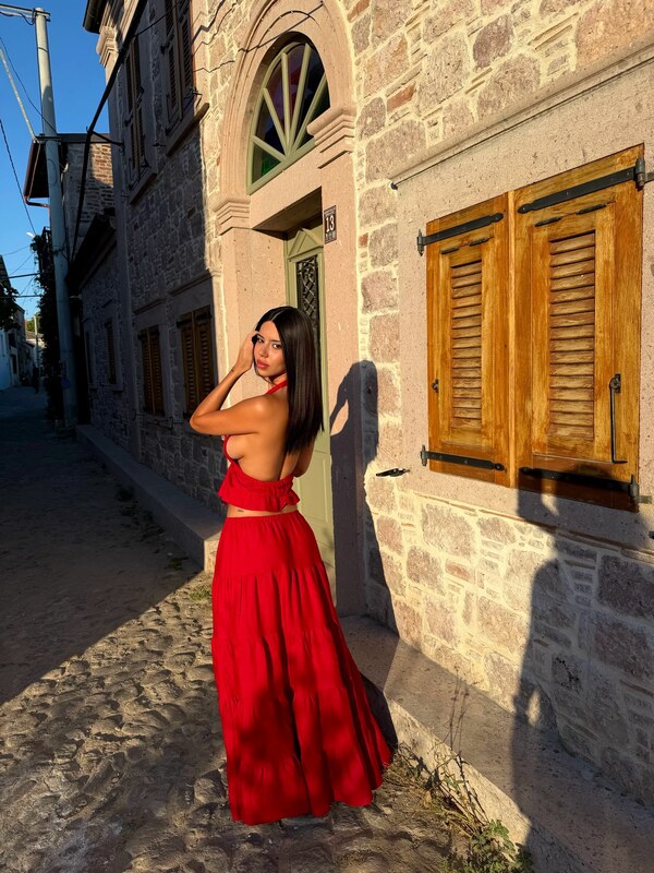 Demet Ozturk nude photo 38