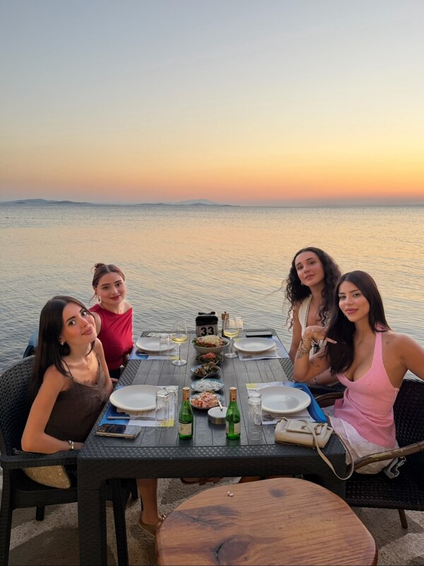 Demet Ozturk nude photo 39