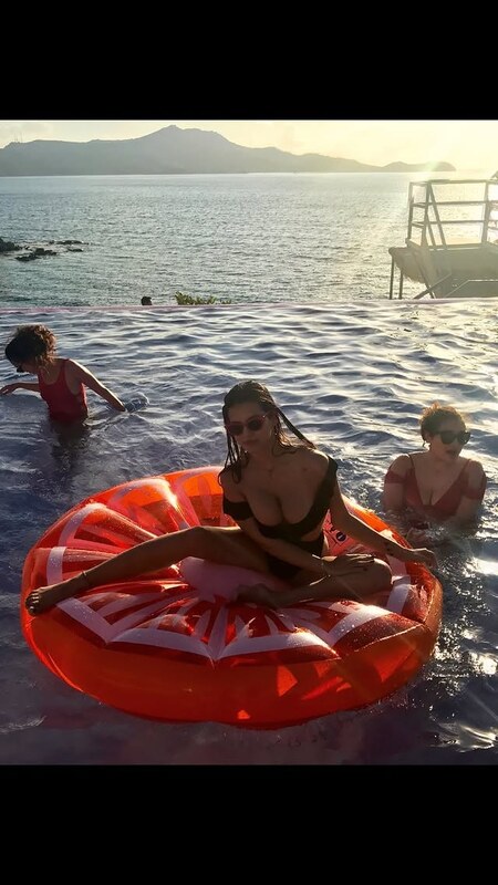 Demet Ozturk nude photo 2
