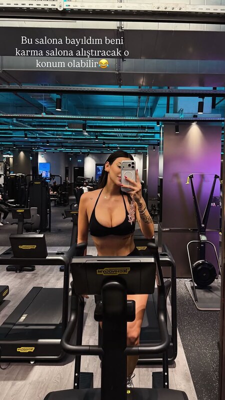 Demet Ozturk nude photo 13