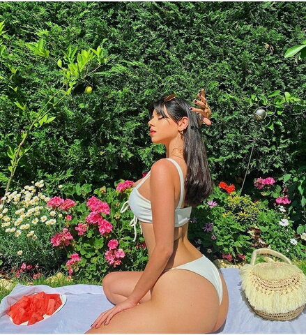 Demet Ozturk nude photo 21