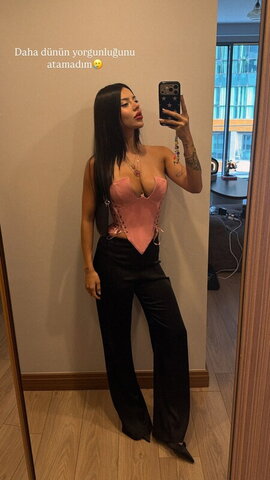 Demet Ozturk nude photo 2