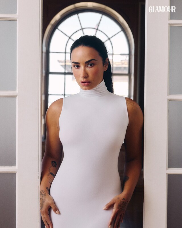 Demi Lovato nude photo 10