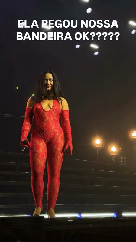 Demi Lovato nude photo 12