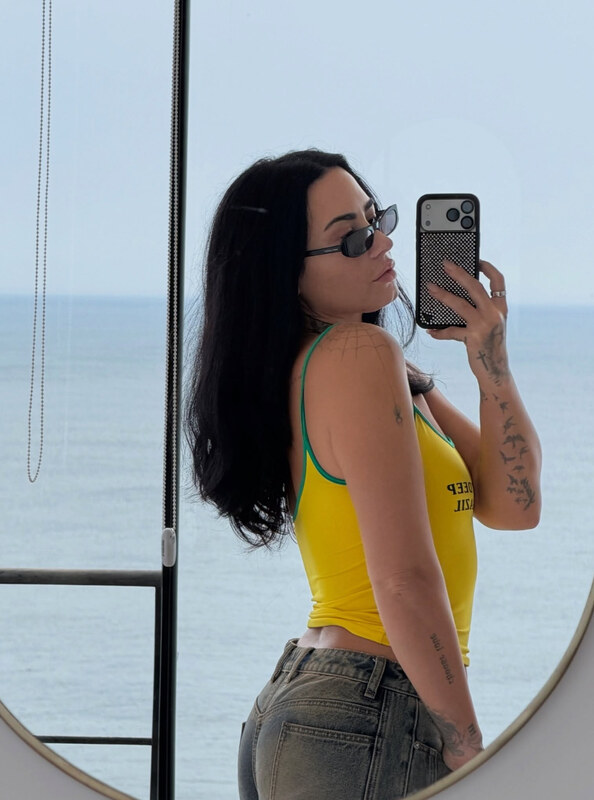 Demi Lovato nude photo 1