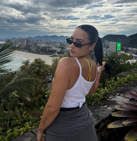 Demi Lovato nude photo 6