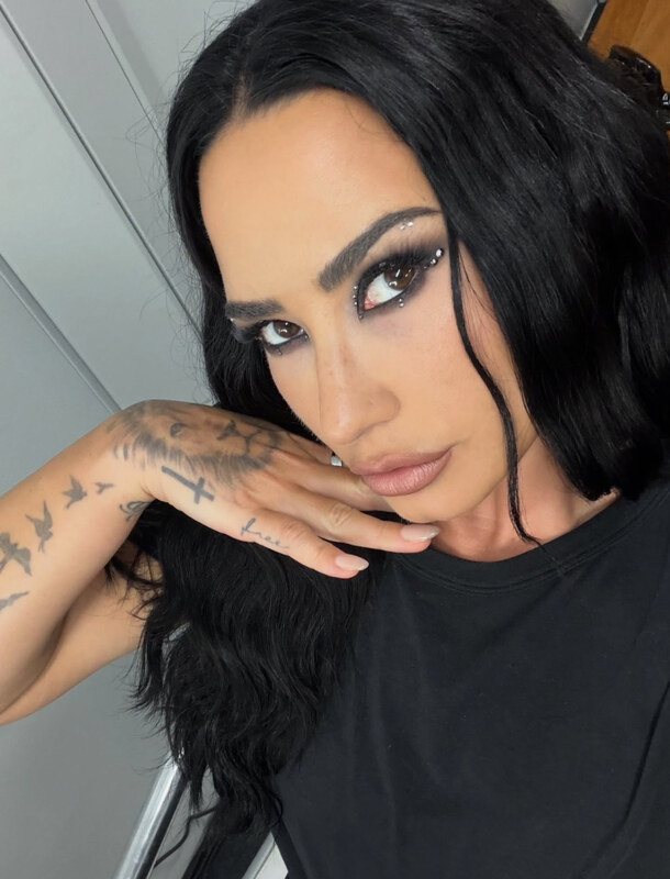 Demi Lovato nude photo 6