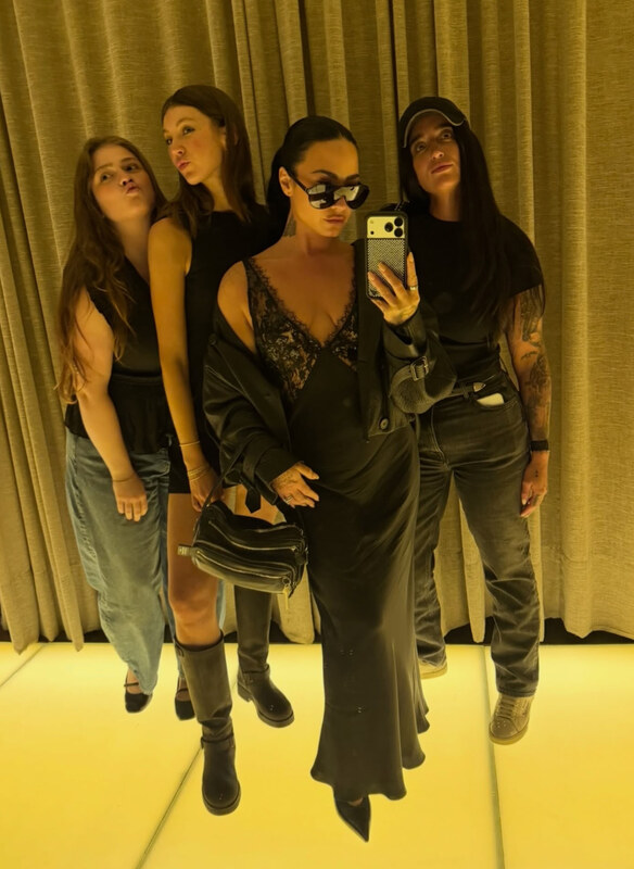 Demi Lovato nude photo 7