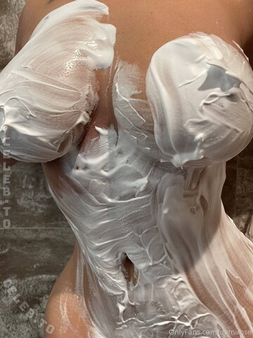 Demi Rose nude photo 8