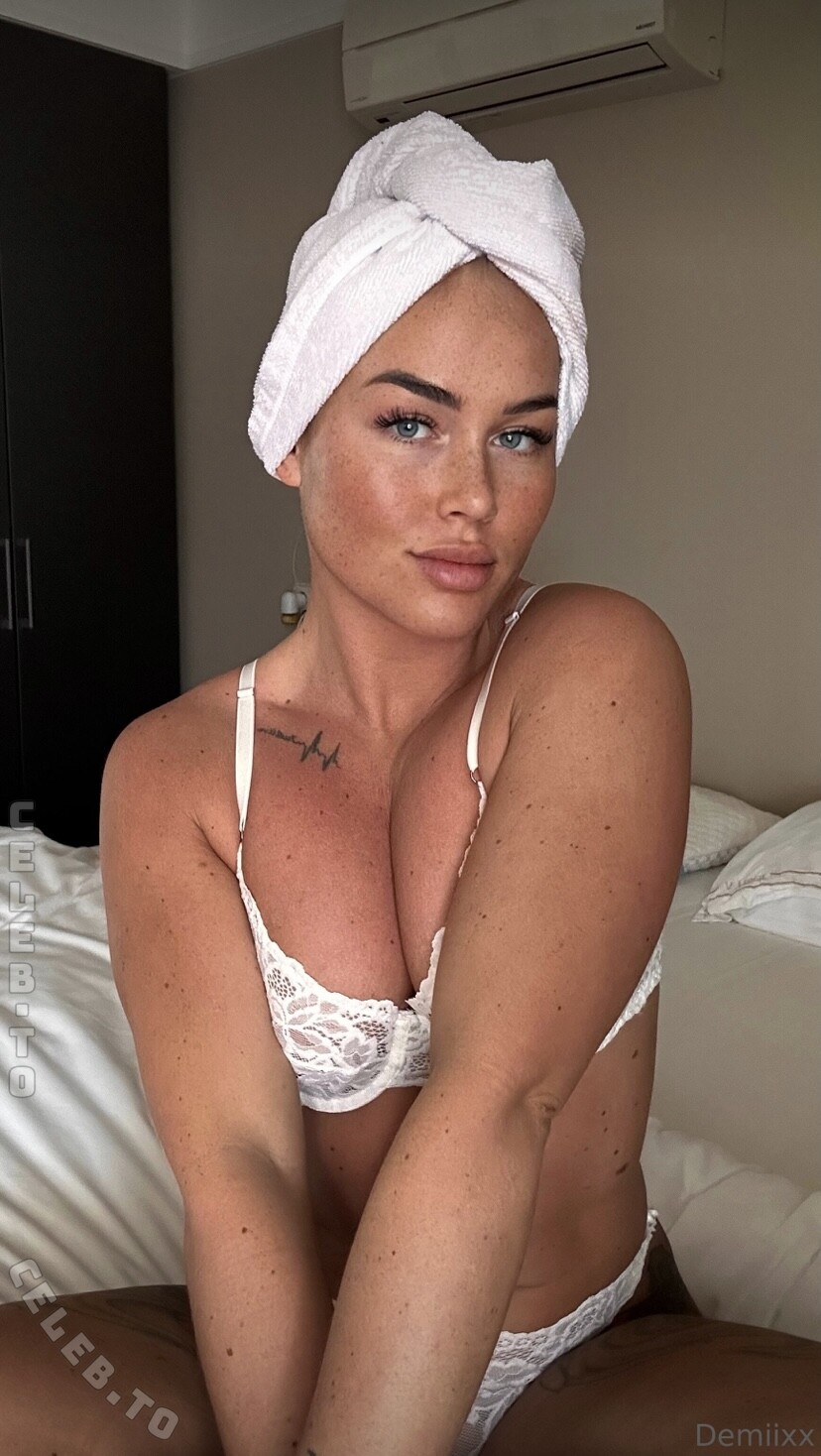 Demiixx nude photo 5