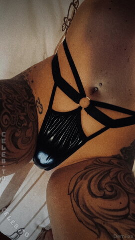 Demiixx nude photo 11