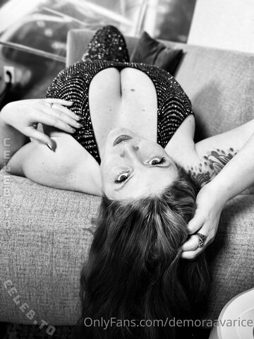 Demora nude photo 3