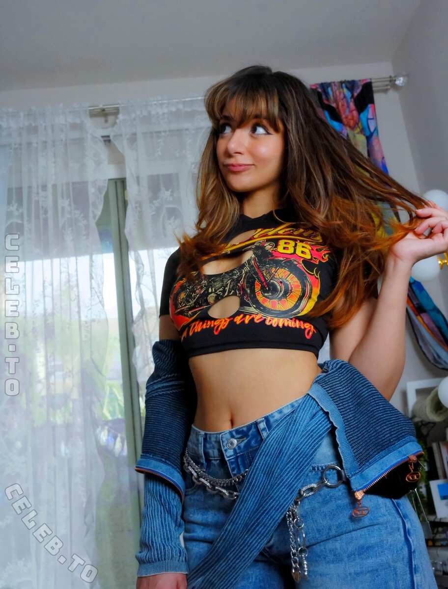 Denims nude photo 6