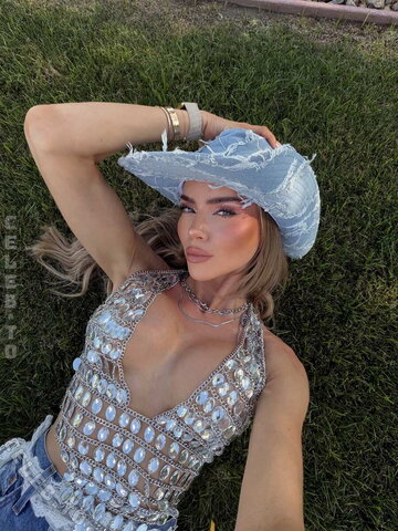 Denise Bobe nude photo 11