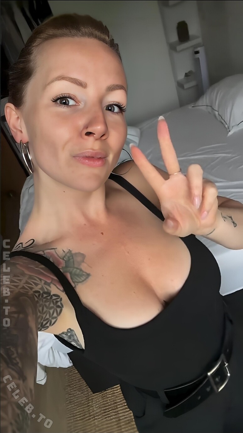 Denise Schwitalle nude photo 2