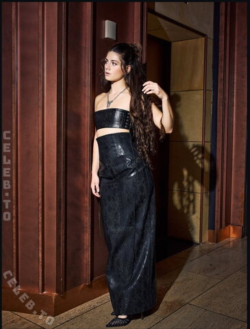 Derya Akyol – New Insta posts