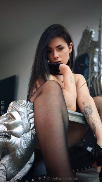 Desilicious.life nude photo 2
