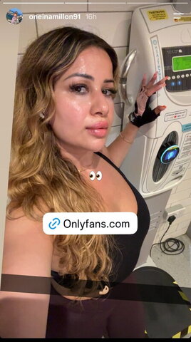 DesiQueenUK Hot (1 photo)