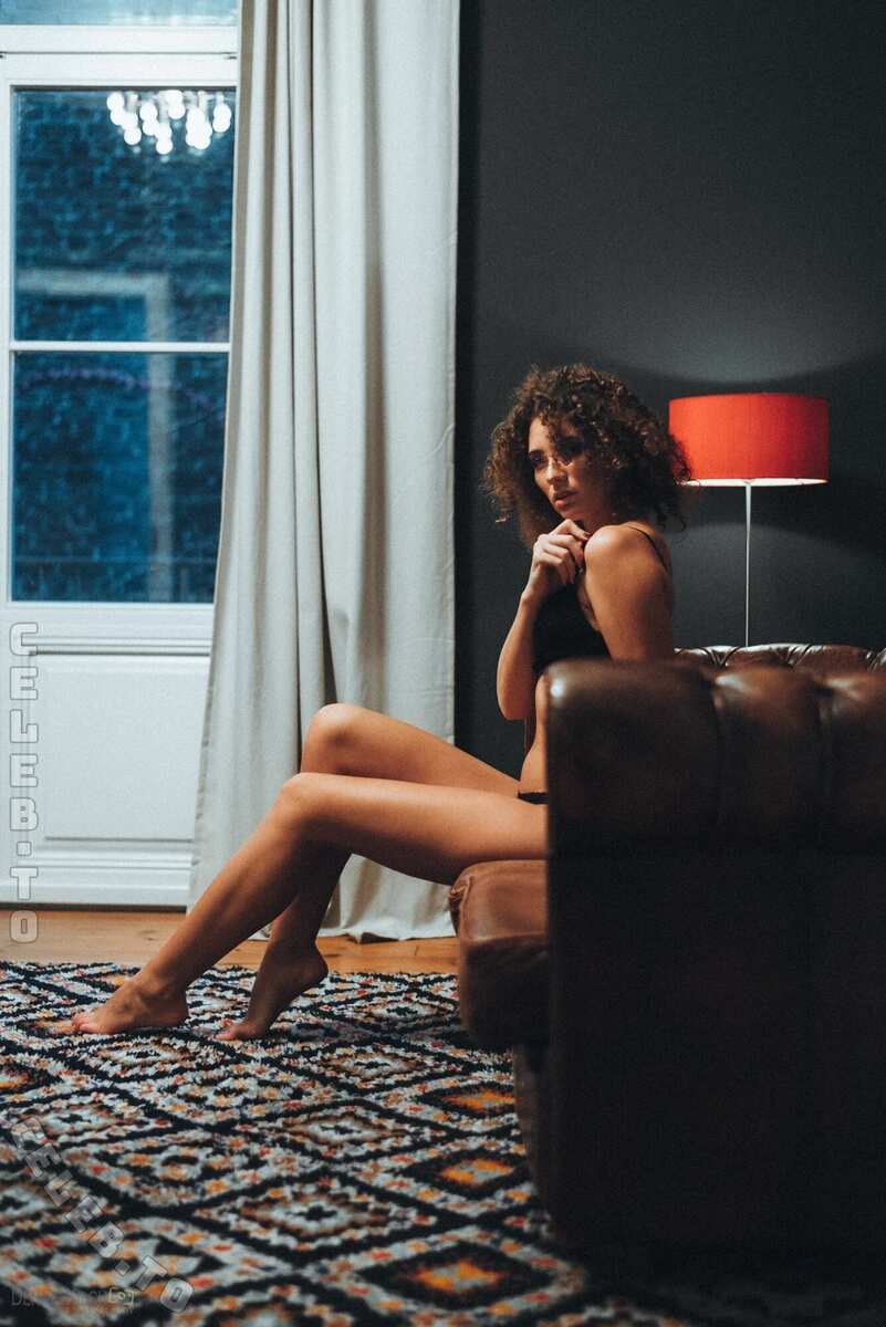 Desiree Ronit nude photo 3
