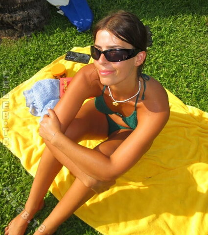 Develique nude photo 11