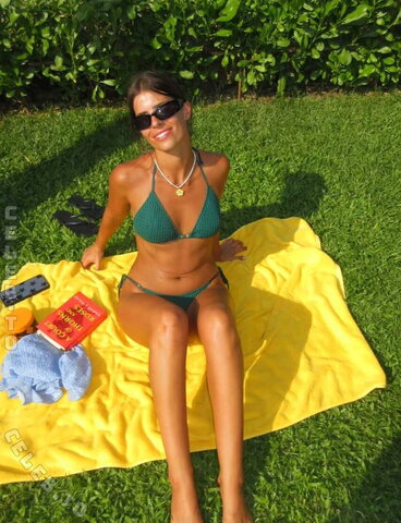 Develique nude photo 9