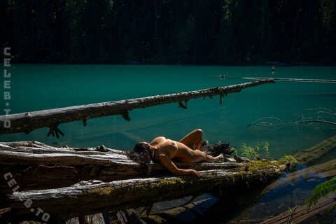 Devi The Model nude photo 12