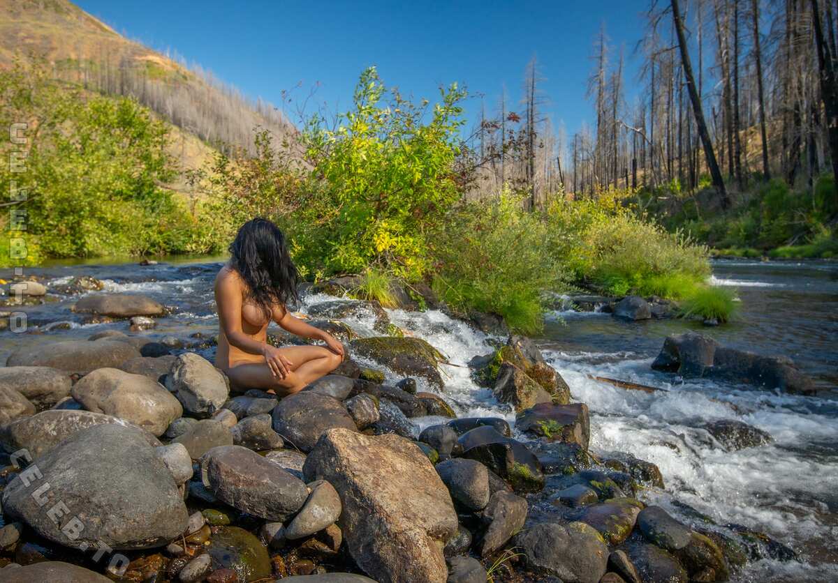 Devi The Model nude photo 4