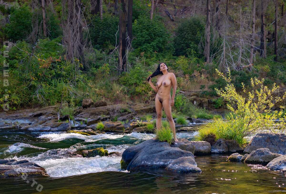 Devi The Model nude photo 9