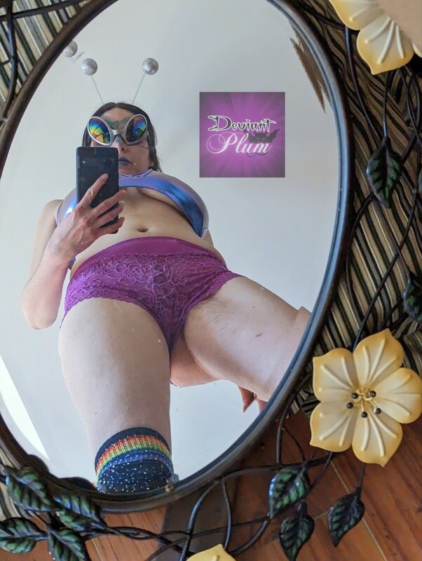 Deviant Plum nude photo 2