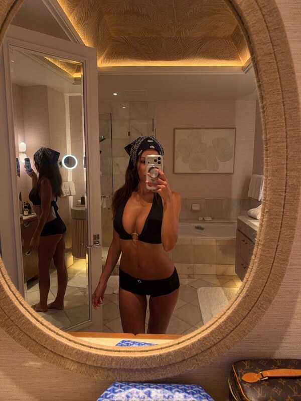 Devin Brugman nude photo 4