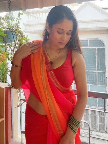Devina Bose nude photo 11