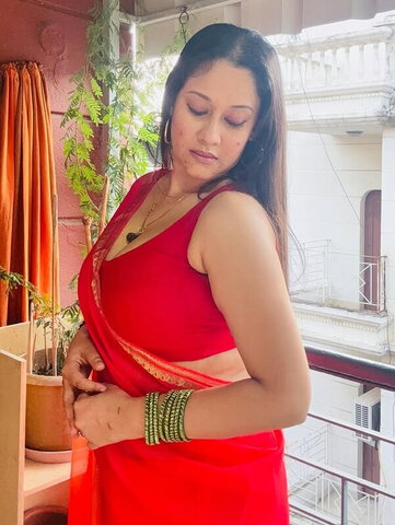Devina Bose nude photo 10
