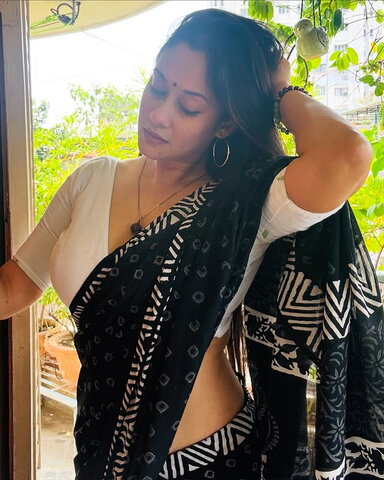 Devina Bose nude photo 4