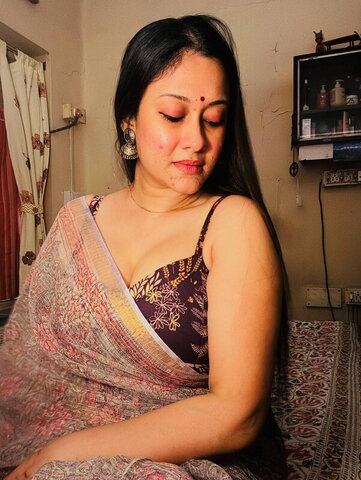 Devina Bose nude photo 2