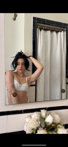 Devinevola nude