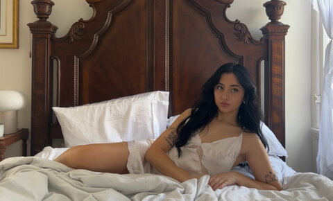 Devinevola nude photo 43