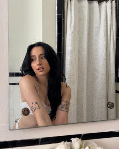 Devinevola nude photo 36