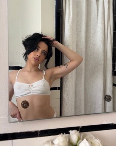 Devinevola nude photo 35