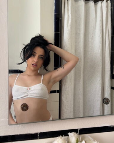 Devinevola nude photo 34