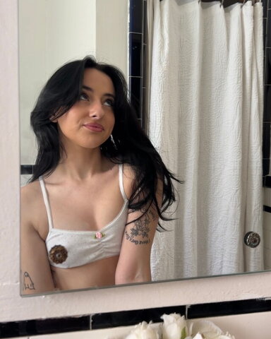 Devinevola nude photo 31