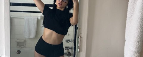 Devinevola nude photo 27