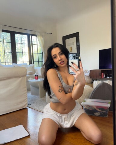 Devinevola nude photo 25