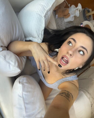 Devinevola nude photo 23