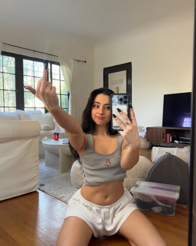 Devinevola nude photo 22