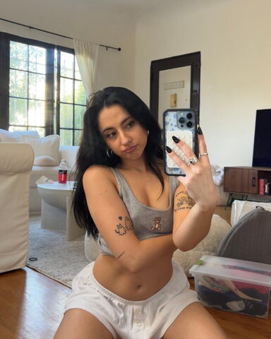 Devinevola nude photo 19