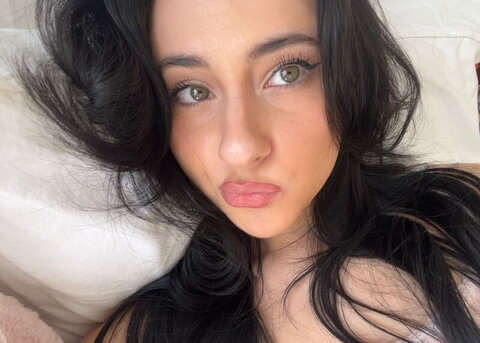 Devinevola nude photo 14