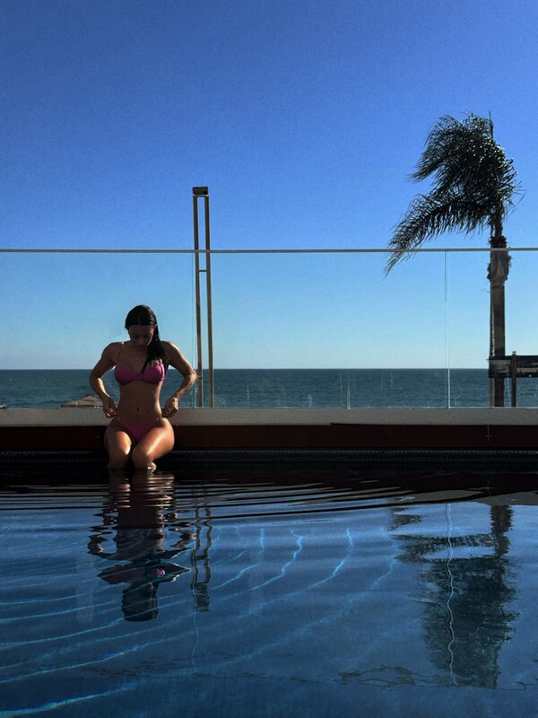 Diana Monteiro nude photo 4